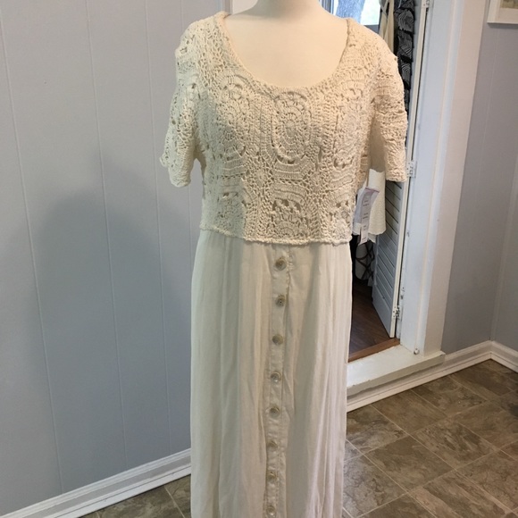 new nouveau Dresses & Skirts - New Nouveau sz 16 Cream Dress